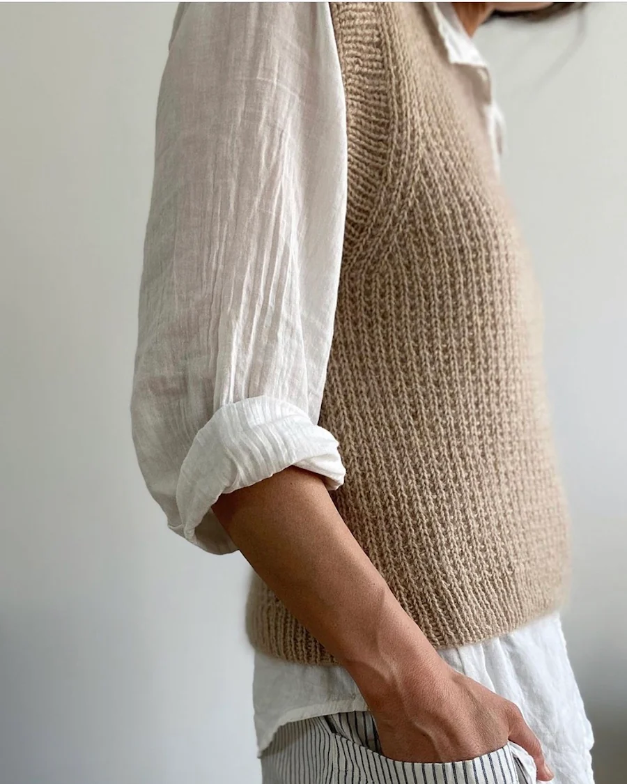 Friday Slipover V-neck - Image 5