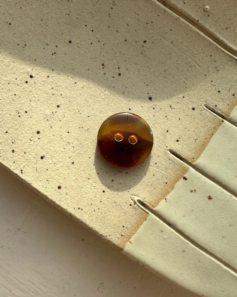 Knapper af galalit med 2 huller Ø15 mm - Mørkebrun - 10 stk. - Image 5