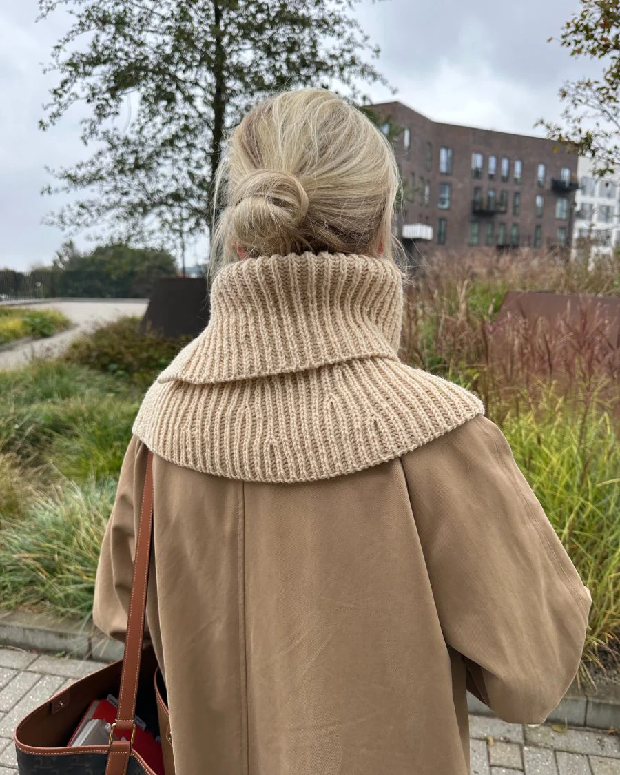 November Neck - Image 3