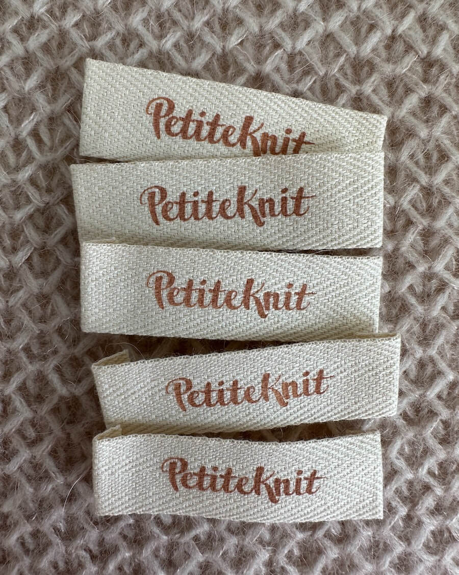 "PetiteKnit"-label 5 stk. - Biscuit - Image 5