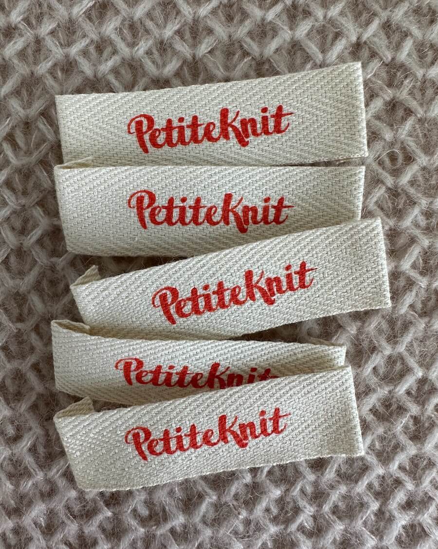 "PetiteKnit"-label 5 stk. - Cherry Tomato - Image 3