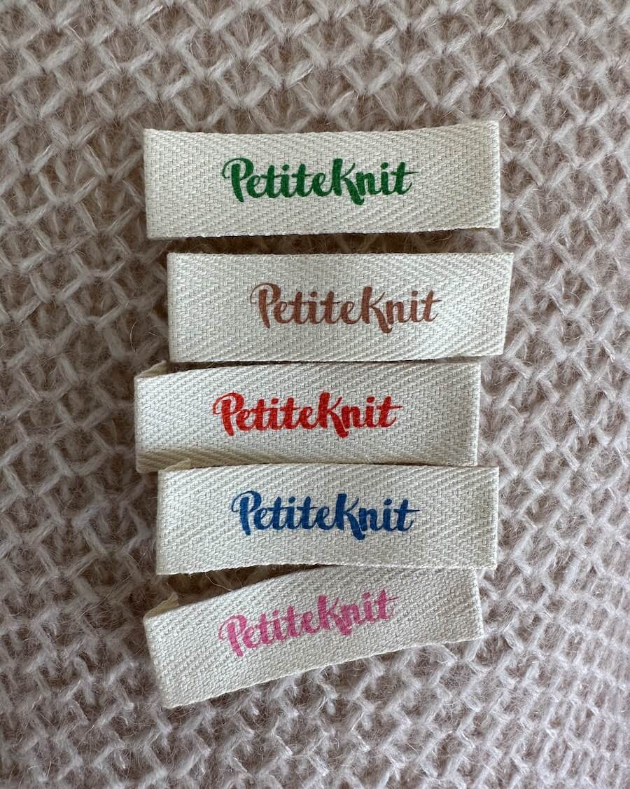 "PetiteKnit"-label 5 stk. - Farvemix